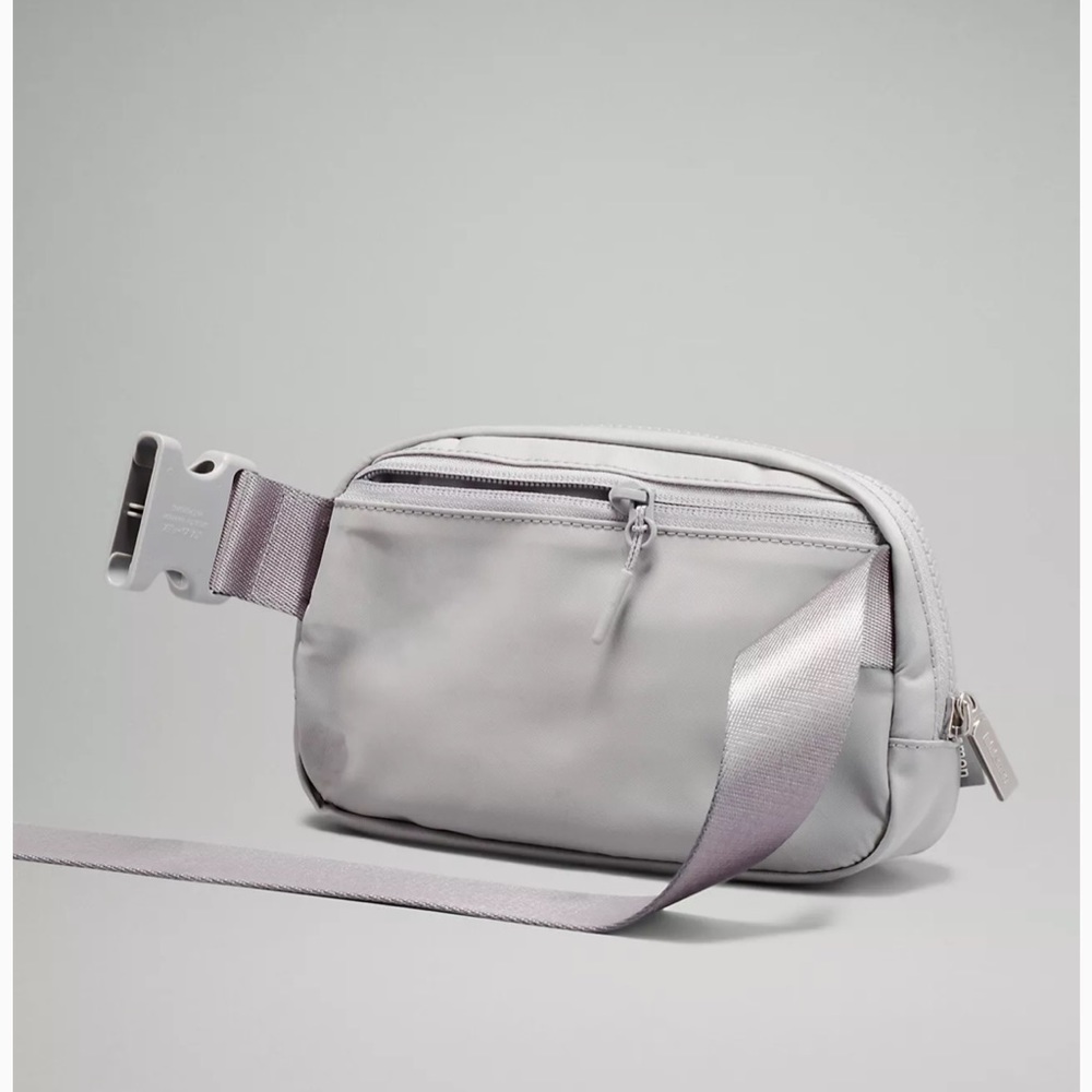 Lululemon Everywhere Belt bag - Picture 2 of 7